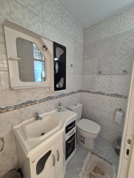 APARTAMENTO COM SACADA E CHURRASQUEIRA PERTINHO DO MAR: 10ª foto da galeria de imagens do imóvel