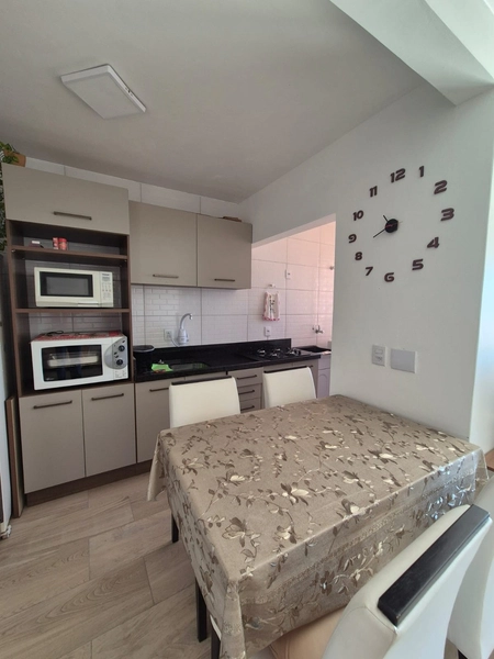 APARTAMENTO COM SACADA E CHURRASQUEIRA PERTINHO DO MAR: 9ª foto da galeria de imagens do imóvel