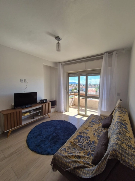 APARTAMENTO COM SACADA E CHURRASQUEIRA PERTINHO DO MAR: 4ª foto da galeria de imagens do imóvel