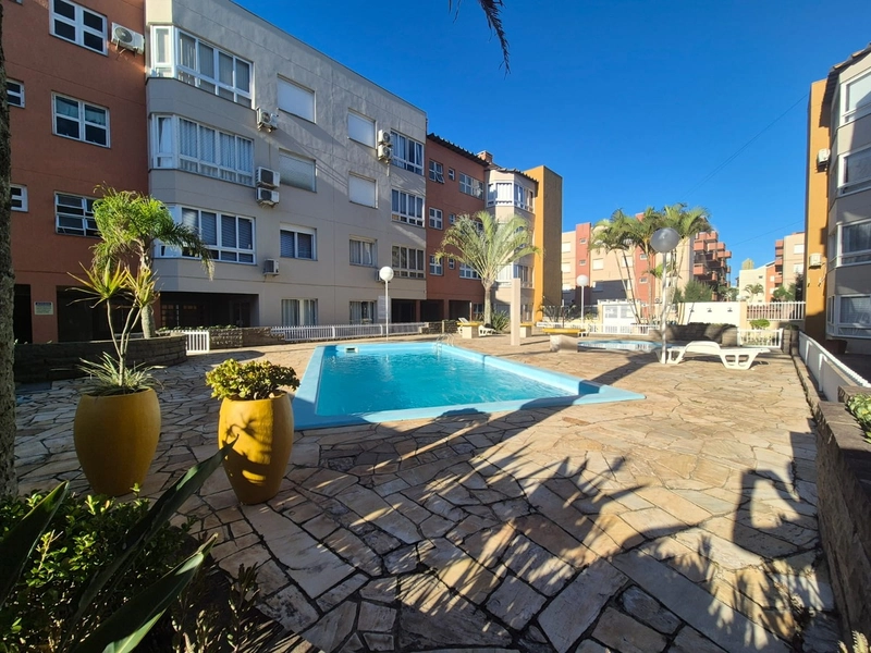 APARTAMENTO MOBILIADO COM SACADA E EXCELENTE POSIÇÃO SOLAR: 2ª foto da galeria de imagens do imóvel