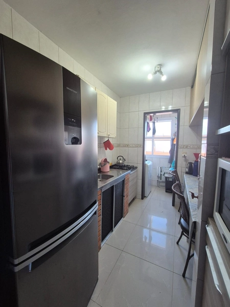 APARTAMENTO MOBILIADO COM SACADA E EXCELENTE POSIÇÃO SOLAR: 4ª foto da galeria de imagens do imóvel