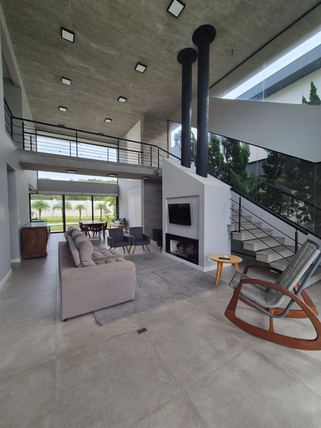 Casa contemporânea com vista para o lago: 27ª foto da galeria de imagens do imóvel