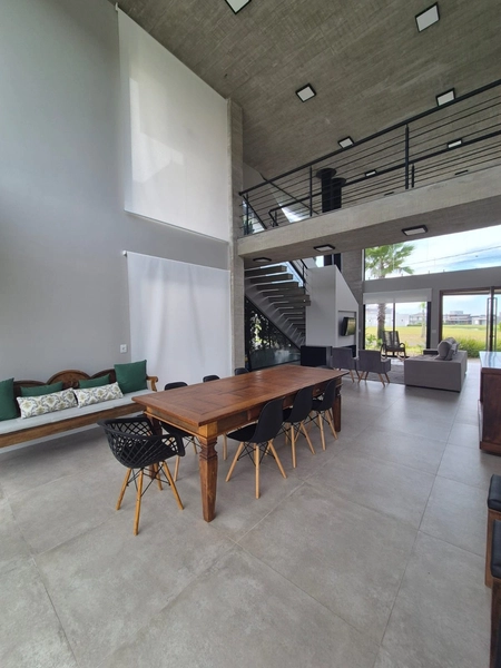 Casa contemporânea com vista para o lago: 20ª foto da galeria de imagens do imóvel