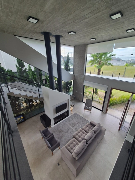 Casa contemporânea com vista para o lago: 13ª foto da galeria de imagens do imóvel