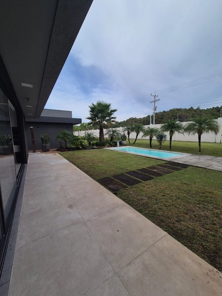 Casa contemporânea com vista para o lago: 15ª foto da galeria de imagens do imóvel