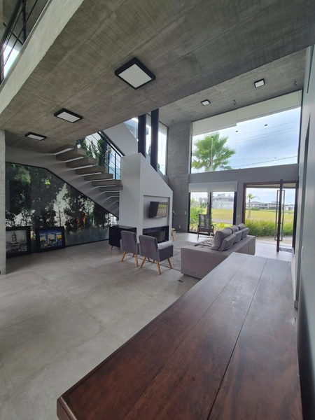 Casa contemporânea com vista para o lago: 16ª foto da galeria de imagens do imóvel