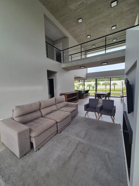 Casa contemporânea com vista para o lago: 26ª foto da galeria de imagens do imóvel
