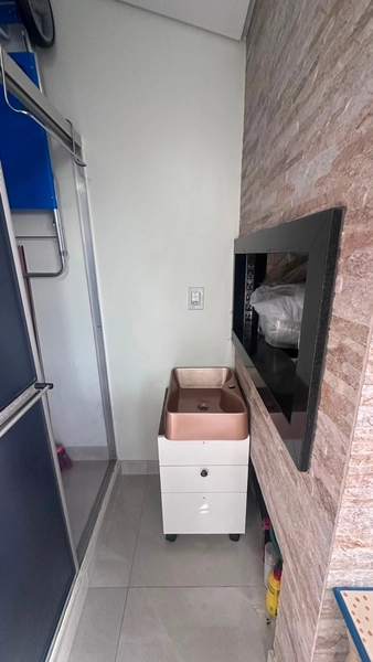 Apartamento mobiliado com vista para piscina: 3ª foto da galeria de imagens do imóvel