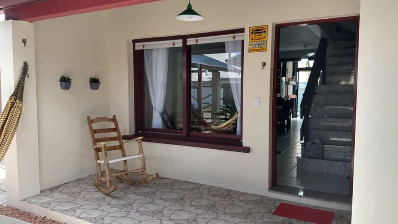 Sobrado com arquitetura diferenciada e amplo pátio: 11ª foto da galeria de imagens do imóvel
