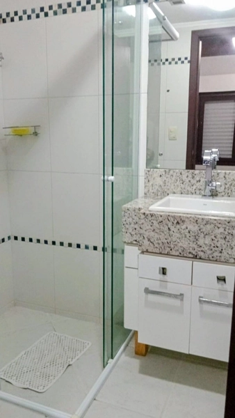 Sobrado com arquitetura diferenciada e amplo pátio: 6ª foto da galeria de imagens do imóvel