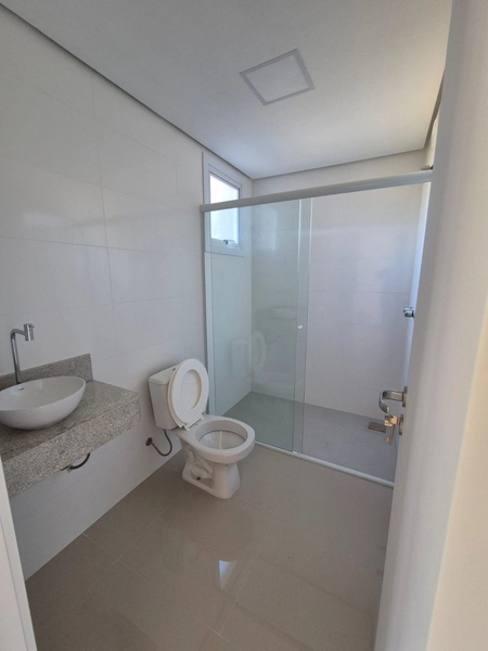 SOBRADO NOVO COM 2 suítes E  AMPLO PÁTIO PRIVATIVO: 3ª foto da galeria de imagens do imóvel