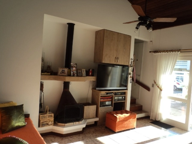 Casa 03 dormitórios, sendo 01 suite!: 3ª foto da galeria de imagens do imóvel