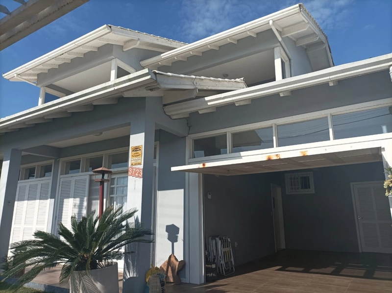 Casa 03 dormitórios, sendo 01 suíte!