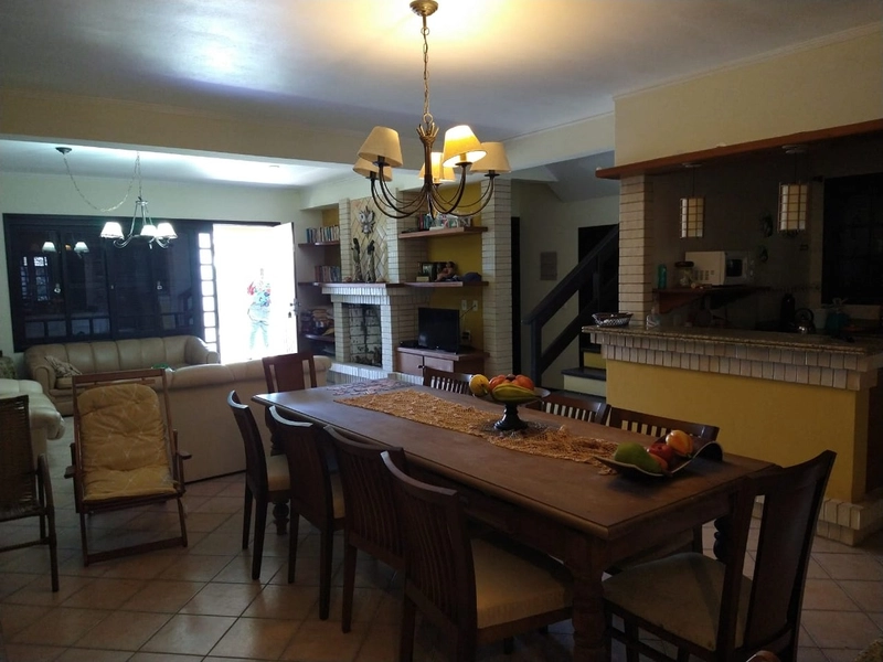 Casa 04 dormitórios, sendo 01 suíte!: 3ª foto da galeria de imagens do imóvel