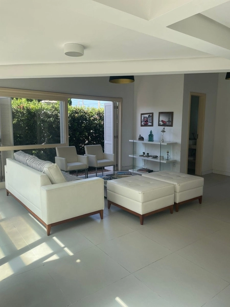 Casa de 6 dormitórios: 33ª foto da galeria de imagens do imóvel