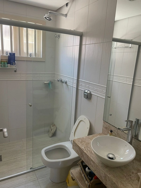 Casa de 6 dormitórios: 29ª foto da galeria de imagens do imóvel