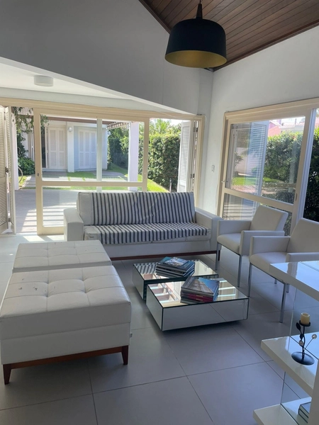 Casa de 6 dormitórios: 27ª foto da galeria de imagens do imóvel