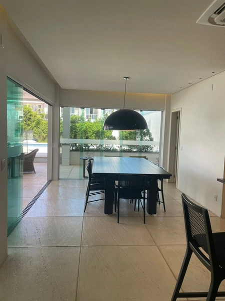 Casa de 6 dormitórios: 16ª foto da galeria de imagens do imóvel