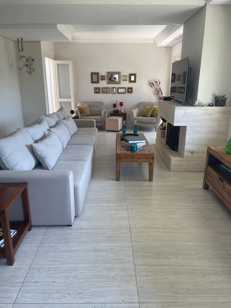 Casa de 6 dormitórios: 32ª foto da galeria de imagens do imóvel