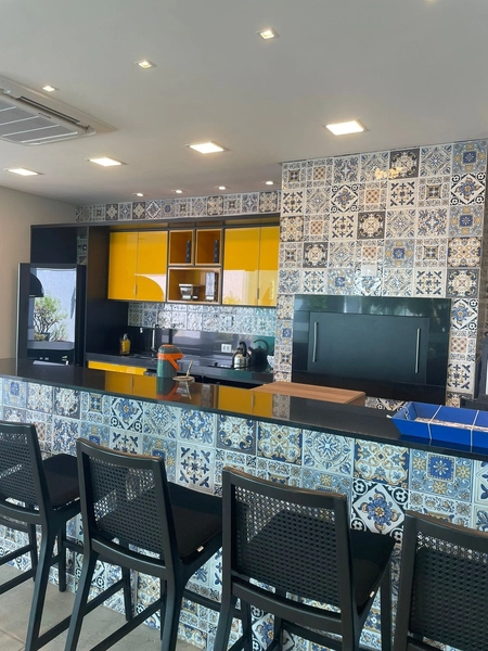 Casa de 6 dormitórios: 2ª foto da galeria de imagens do imóvel