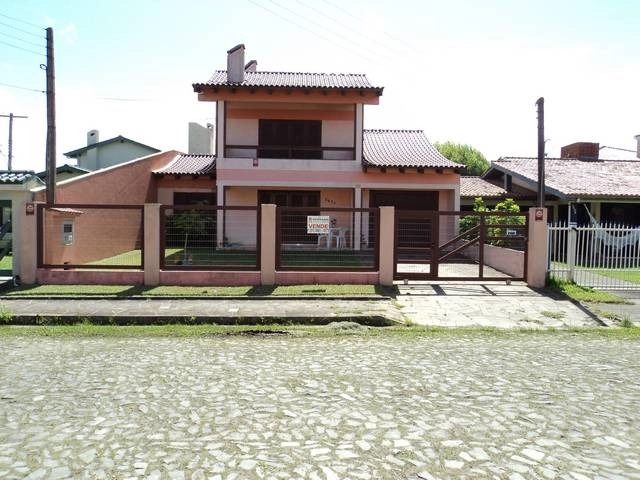 CASA DE 3 DORMITÓRIOS