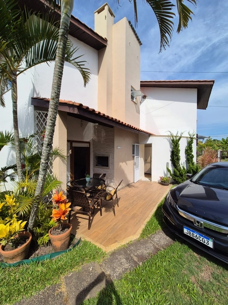 Sobrado de 2 e 1/2 dormitórios próximo ao mar: 4ª foto da galeria de imagens do imóvel