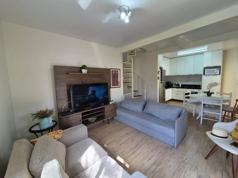 Sobrado de 2 e 1/2 dormitórios próximo ao mar