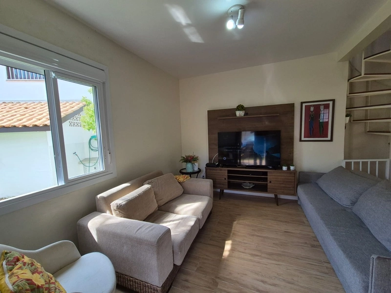 Sobrado de 2 e 1/2 dormitórios próximo ao mar: 2ª foto da galeria de imagens do imóvel