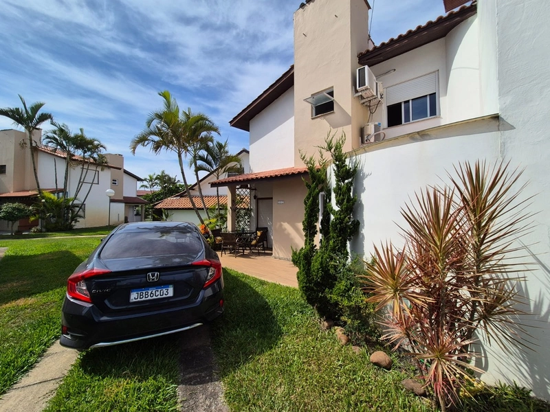 Sobrado de 2 e 1/2 dormitórios próximo ao mar: 10ª foto da galeria de imagens do imóvel