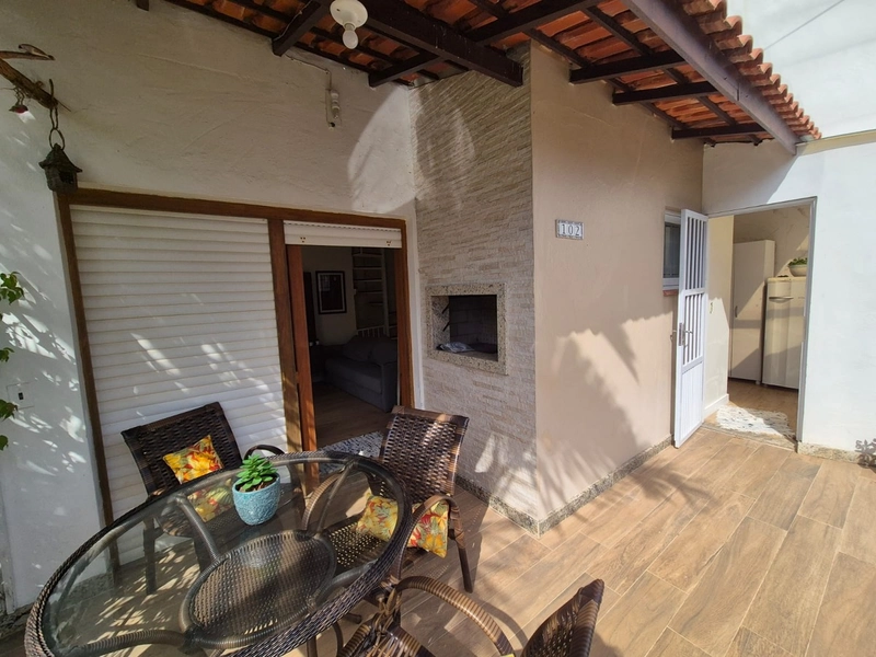 Sobrado de 2 e 1/2 dormitórios próximo ao mar: 9ª foto da galeria de imagens do imóvel