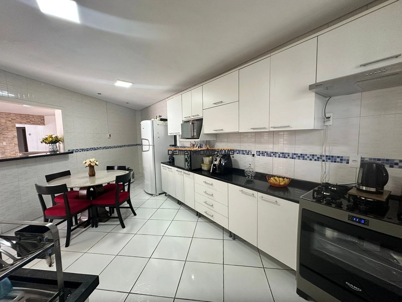 CASA AMPLA COM PISCINA PRÓXIMO AO CENTRO DE ALVORADA: 9ª foto da galeria de imagens do imóvel