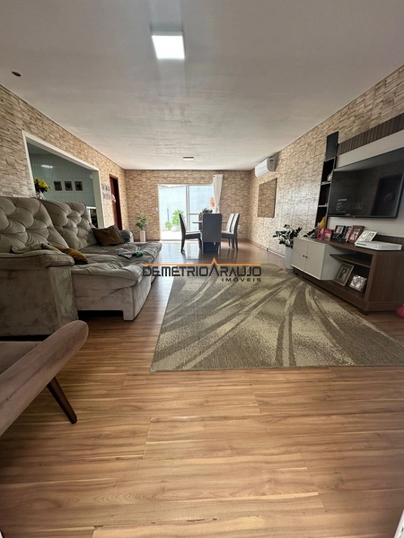 CASA AMPLA COM PISCINA PRÓXIMO AO CENTRO DE ALVORADA: 7ª foto da galeria de imagens do imóvel