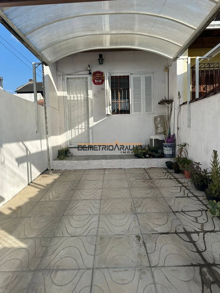 Casa de dois dormitórios: 1ª foto da galeria de imagens do imóvel