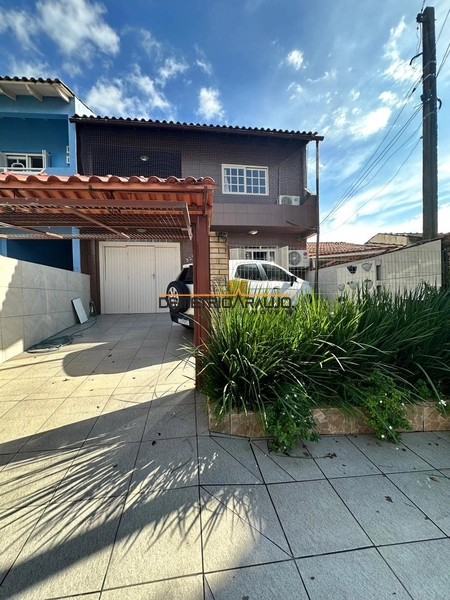 Lindo sobrado no bairro Porto Verde: 1ª foto da galeria de imagens do imóvel