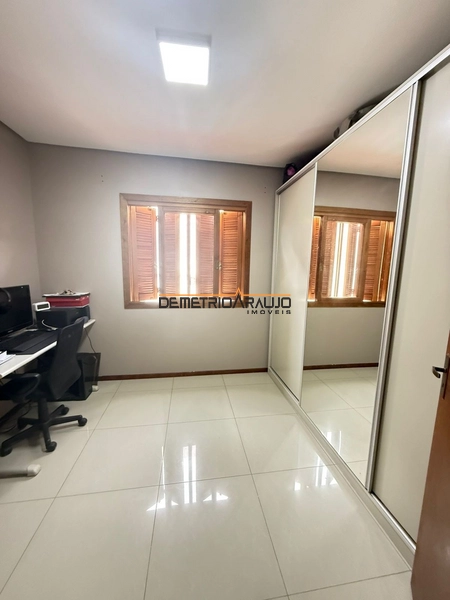 O sobrado está localizado no bairro Jardim Algarve tem 83 metros quadr: 24ª foto da galeria de imagens do imóvel