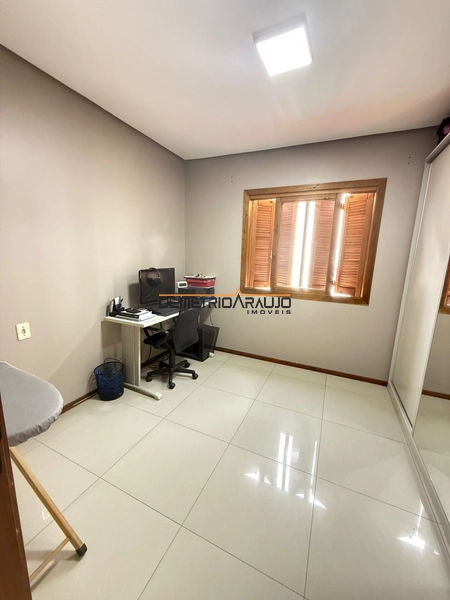 O sobrado está localizado no bairro Jardim Algarve tem 83 metros quadr: 21ª foto da galeria de imagens do imóvel