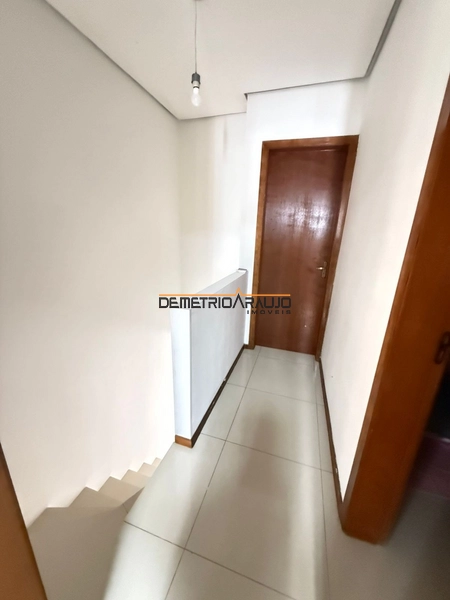 O sobrado está localizado no bairro Jardim Algarve tem 83 metros quadr: 20ª foto da galeria de imagens do imóvel