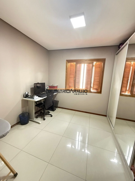 O sobrado está localizado no bairro Jardim Algarve tem 83 metros quadr: 11ª foto da galeria de imagens do imóvel