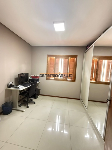 O sobrado está localizado no bairro Jardim Algarve tem 83 metros quadr: 15ª foto da galeria de imagens do imóvel