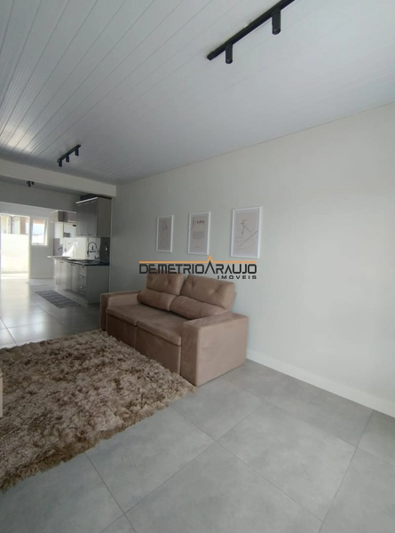 Casa 2 dormitórios: 2ª foto da galeria de imagens do imóvel