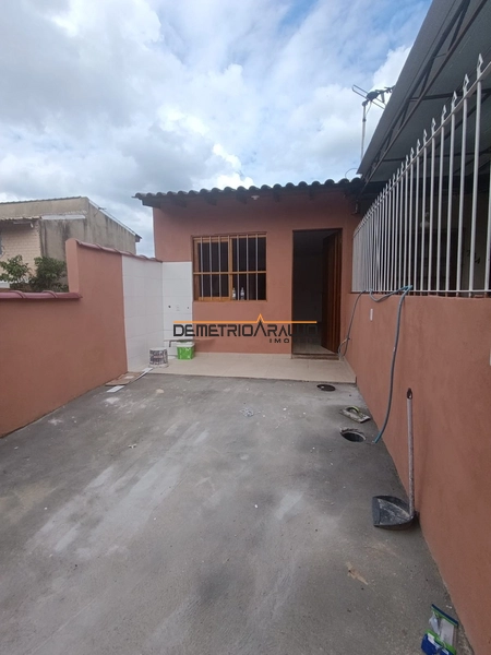 Excelente casa 2 dormitórios: 1ª foto da galeria de imagens do imóvel