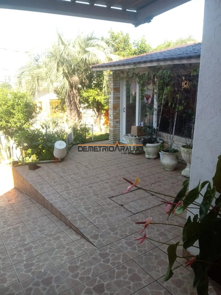 Sobrado enorme bem localizado: 3ª foto da galeria de imagens do imóvel