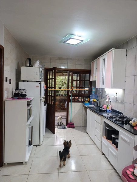 ÓTIMA RESIDÊNCIA EM CONDOMÍNIO FECHADO!: 3ª foto da galeria de imagens do imóvel