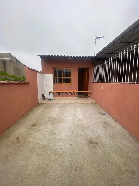 Casa dois dormitórios: 1ª foto da galeria de imagens do imóvel