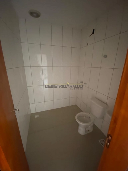 SOBRADO AMPLO COM 2 BANHEIROS: 11ª foto da galeria de imagens do imóvel