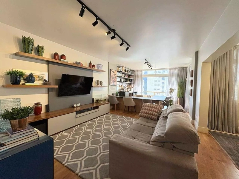 Lindo apartamento na Rua Esteves Júnior: 1ª foto da galeria de imagens do imóvel