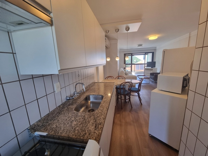 Apartamento mobiliado na Praia Brava, com 2 quartos e 2 vg: 11ª foto da galeria de imagens do imóvel