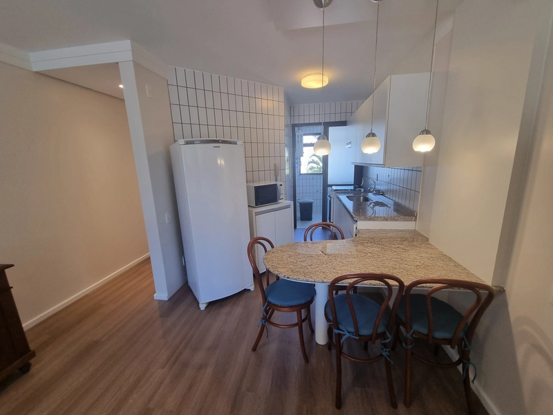 Apartamento mobiliado na Praia Brava, com 2 quartos e 2 vg: 10ª foto da galeria de imagens do imóvel