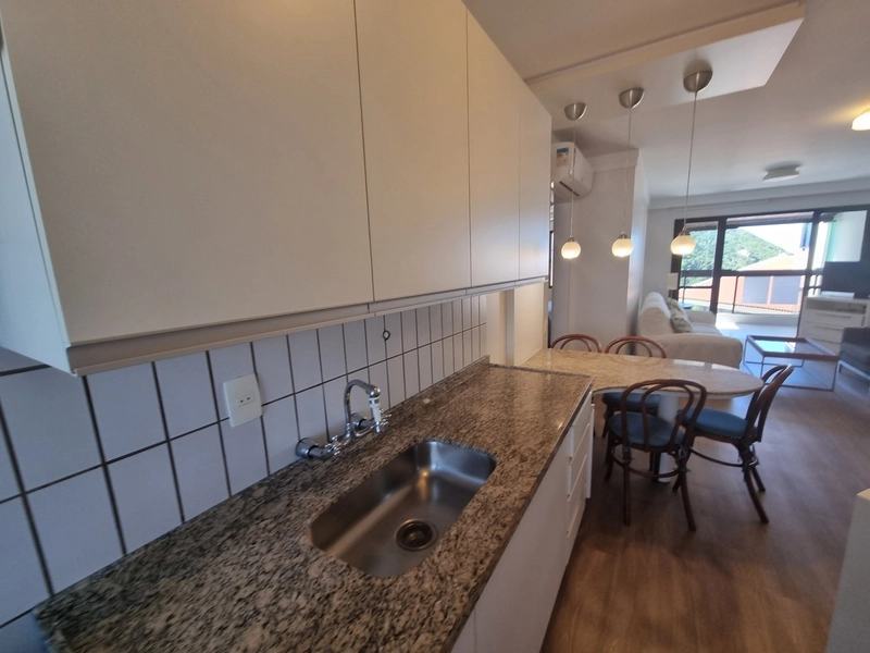 Apartamento mobiliado na Praia Brava, com 2 quartos e 2 vg: 13ª foto da galeria de imagens do imóvel