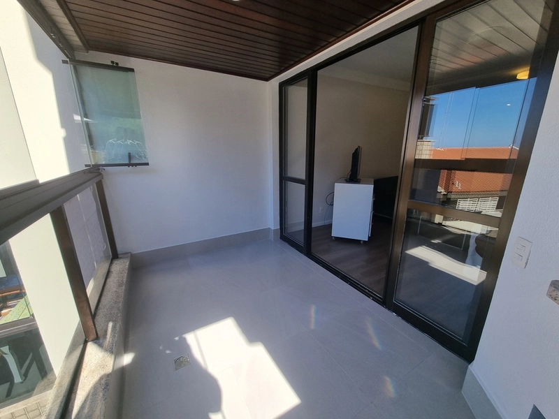 Apartamento mobiliado na Praia Brava, com 2 quartos e 2 vg: 7ª foto da galeria de imagens do imóvel